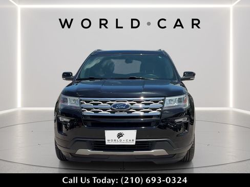 Used 2018 Ford Explorer XLT w/ Equipment Group 202A FWD image 2