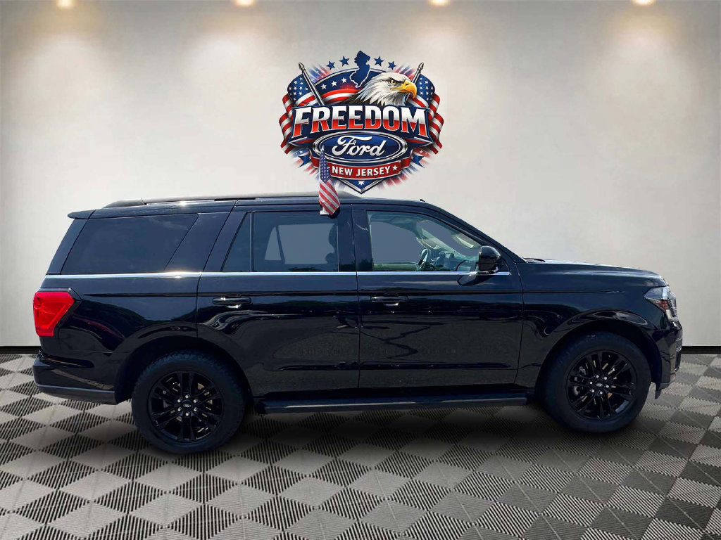 Used 2023 Ford Expedition XLT AWD/4WD image 4