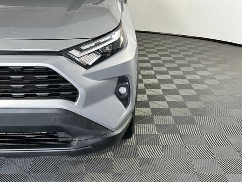 Used 2022 Toyota RAV4 XLE Premium AWD/4WD image 9