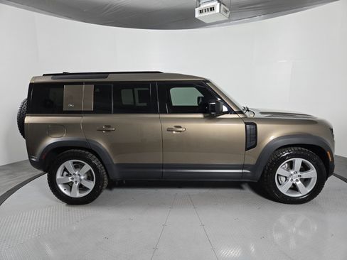 Used 2023 Land Rover Defender 110 SE image 17