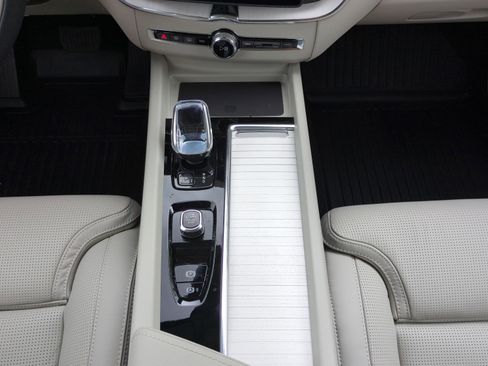 New 2026 Volvo XC60 B5 Ultra w/ Protection Package Premier image 14