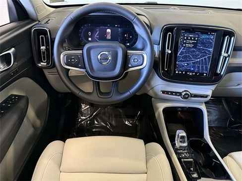 Used 2025 Volvo XC40 B5 Plus w/ Protection Package Premier image 4