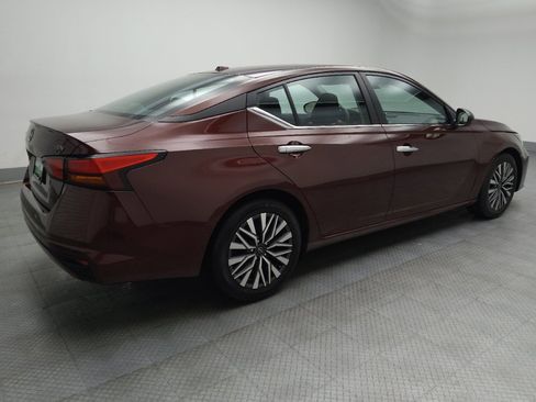 Used 2024 Nissan Altima 2.5 SV image 10