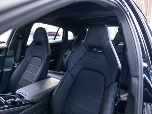 Used 2025 Porsche Panamera image 5