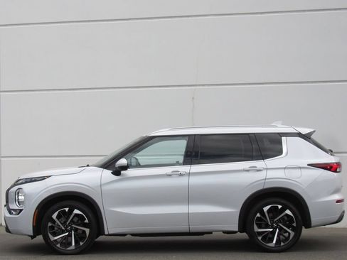 Used 2024 Mitsubishi Outlander 4WD Plug-In Hybrid image 4