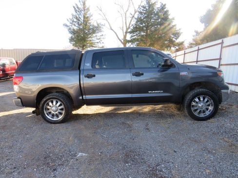 Used 2012 Toyota Tundra 4x4 CrewMax w/ Tow Pkg image 4