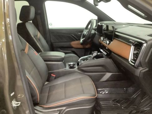 Used 2024 GMC Canyon AT4 w/ Canyon Safety Plus Package AWD/4WD image 27