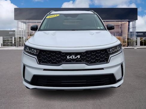 Used 2023 Kia Sorento S FWD image 2