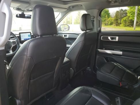Used 2024 Ford Explorer XLT w/ Equipment Group 202A AWD/4WD image 11