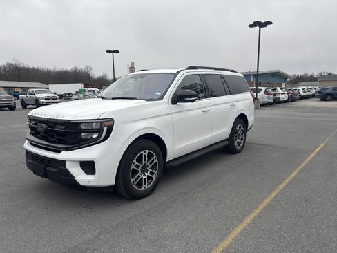 Used 2025 Ford Expedition Active image 8