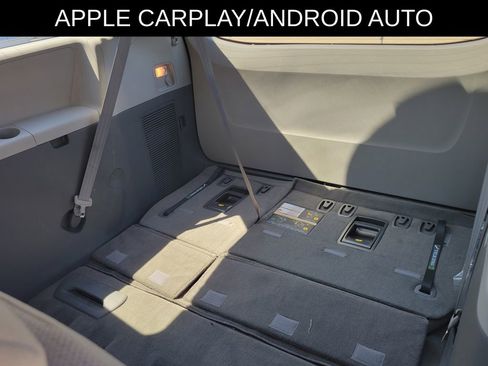 Used 2019 Toyota Sienna L w/ Carpet Mat Package FWD image 8