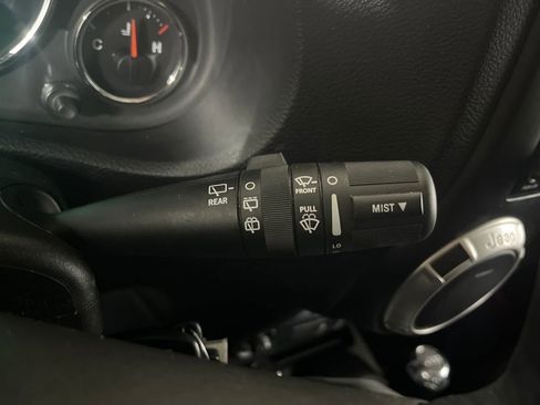 Used 2017 Jeep Wrangler Unlimited Rubicon w/ Connectivity Group image 63