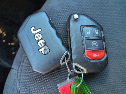 Used 2022 Jeep Wrangler Unlimited Sahara w/ Cold Weather Group image 37