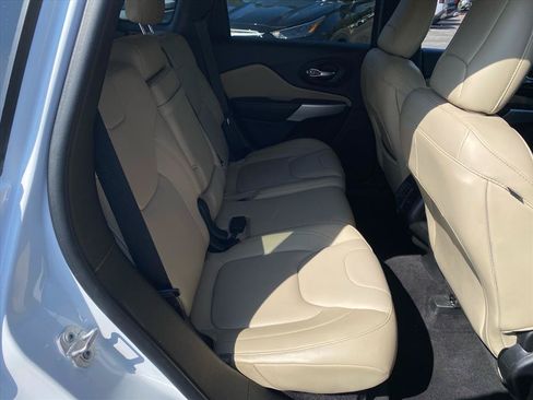 Used 2018 Jeep Cherokee Limited AWD/4WD image 24