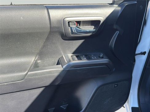 Used 2020 Toyota Tacoma TRD Sport w/ TRD Premium Sport Package image 11