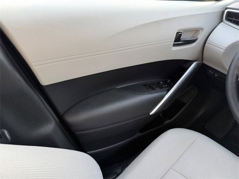Used 2024 Toyota Corolla Cross L image 31