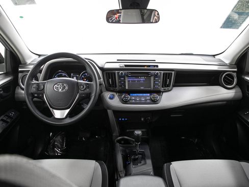 Used 2018 Toyota RAV4 LE AWD/4WD image 15