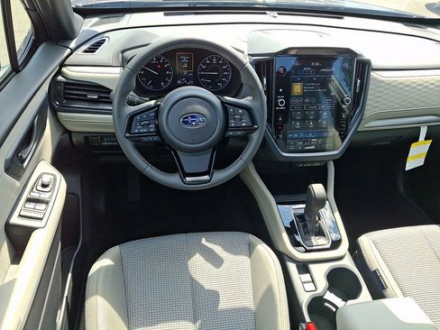 Used 2025 Subaru Forester Premium AWD/4WD image 11