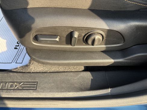 Used 2020 Chevrolet Equinox LT AWD/4WD image 18