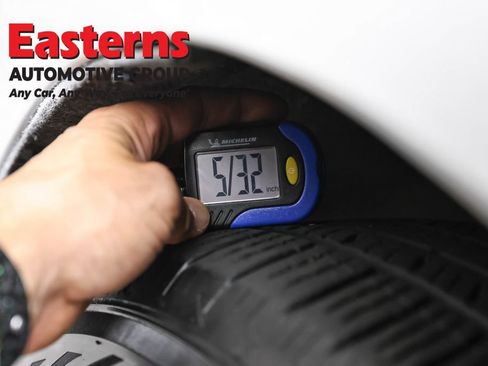 Used 2023 Chrysler Pacifica Touring-L FWD image 29
