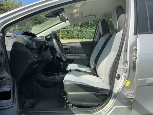 Used 2018 Toyota Prius C One FWD image 9