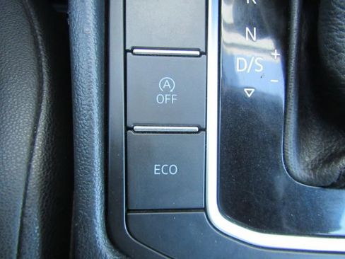 Used 2020 Volkswagen Jetta SE w/ SE Cold Weather Package image 44