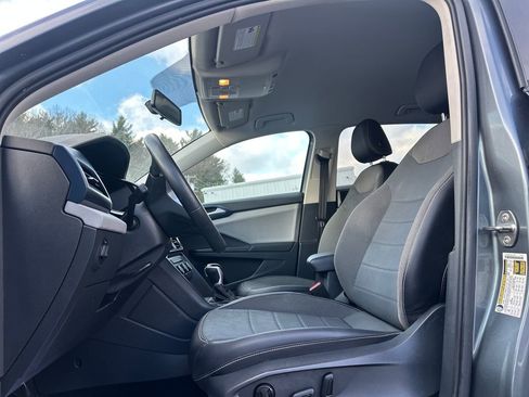 Used 2022 Volkswagen Taos SE image 3