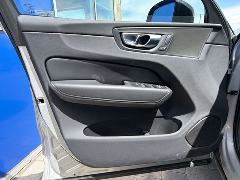 Used 2025 Volvo XC60 B5 Plus AWD/4WD image 18