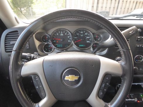 Used 2011 Chevrolet Silverado 2500 LT w/ Interior Plus Package AWD/4WD image 12