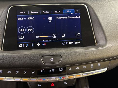 Used 2021 Cadillac XT4 Luxury w/ Driver Awareness Package FWD image 17