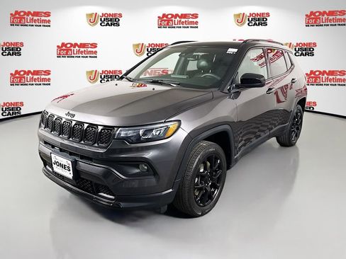 Used 2023 Jeep Compass Latitude w/ Sun and Sound Group AWD/4WD image 13