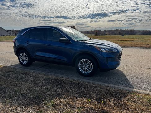 Used 2022 Ford Escape SE w/ Cold Weather Package image 4