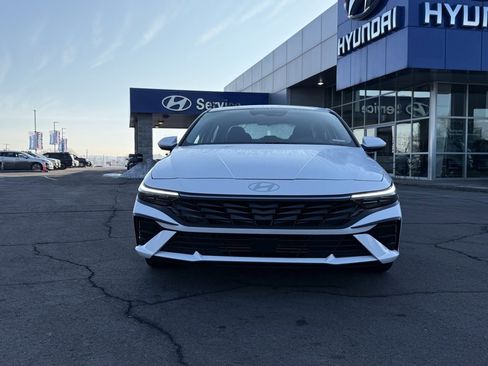 Used 2024 Hyundai Elantra SEL w/ Convenience Package image 2