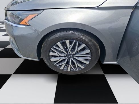 Used 2025 Nissan Altima 2.5 SV FWD image 14