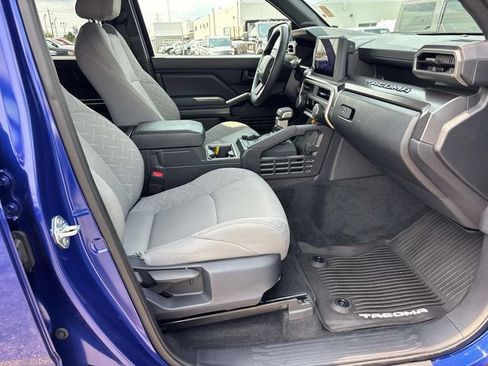 Used 2025 Toyota Tacoma SR5 AWD/4WD image 23