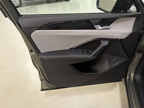 New 2026 Volkswagen Tiguan SE R-Line FWD image 18