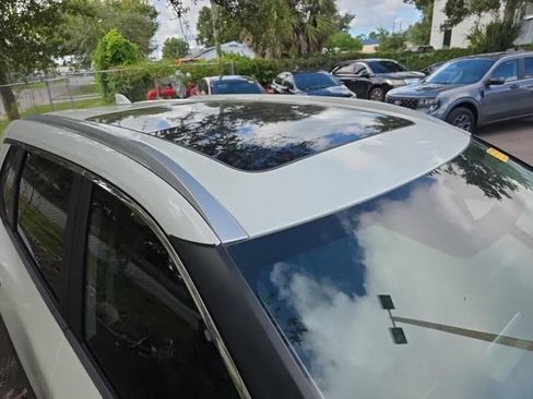 Used 2023 Nissan Rogue SV w/ SV Premium B Package FWD image 2