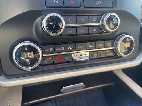 Used 2024 Ford Expedition Limited image 13