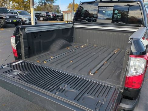Used 2017 Nissan Titan SL image 27