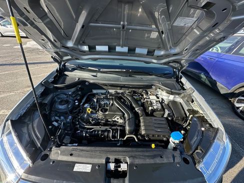 Used 2024 Volkswagen Taos SE image 25