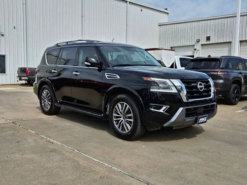Used 2023 Nissan Armada SL w/ Captain's Chairs Package image 3