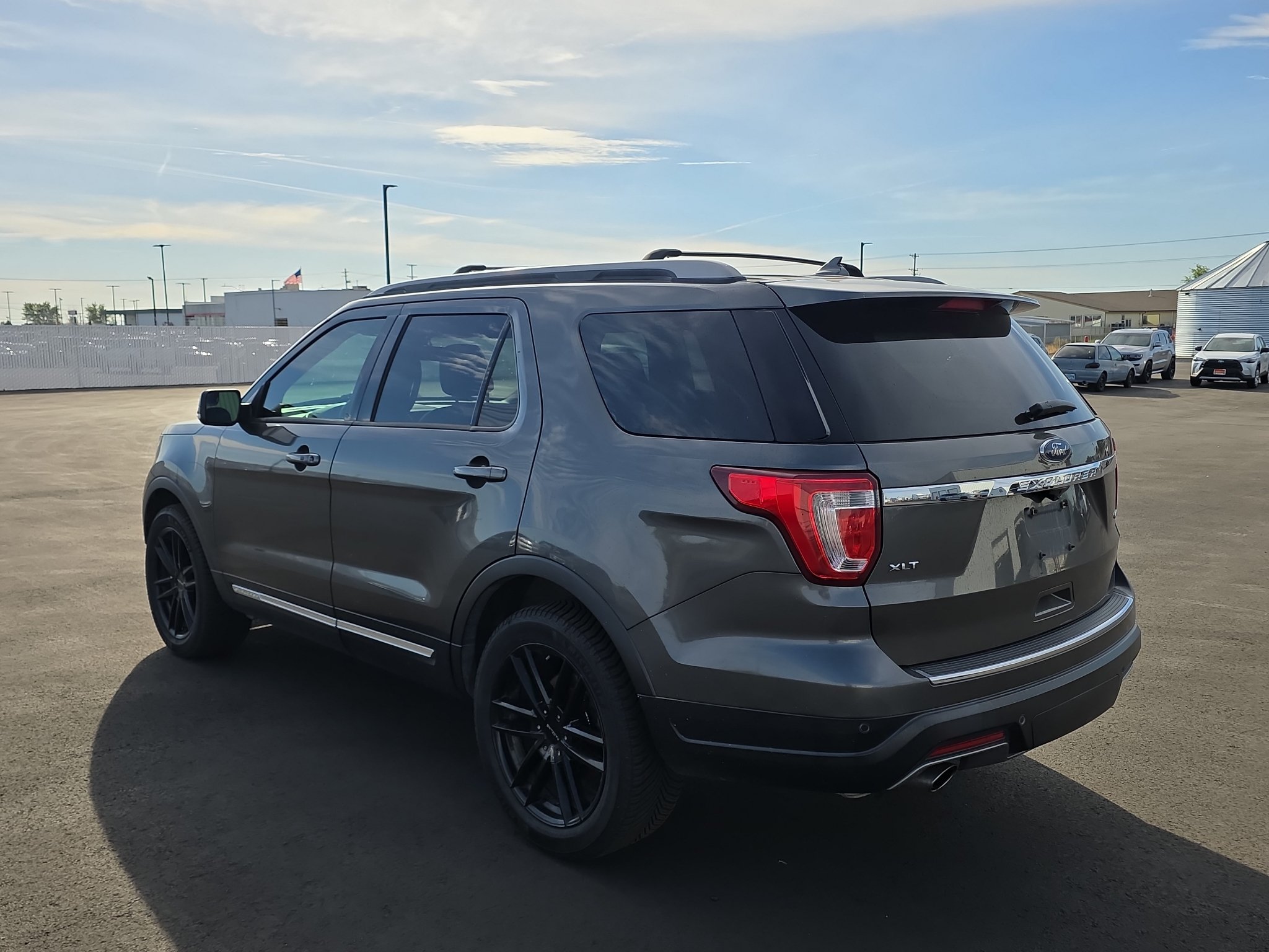 Used 2018 Ford Explorer XLT w/ Equipment Group 202A AWD/4WD image 6