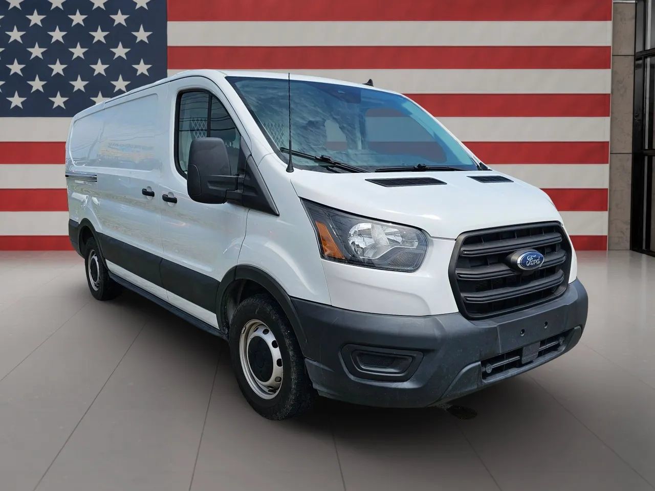 Used 2020 Ford Transit 150 Low Roof RWD image 2