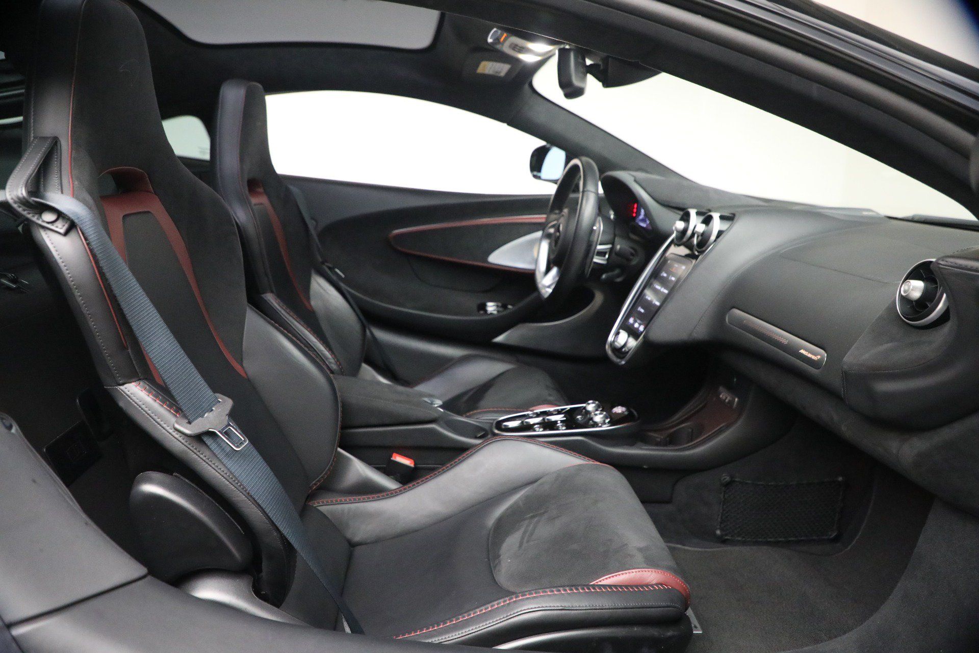 Used 2023 McLaren GT RWD image 25