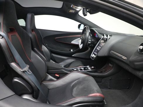 Used 2023 McLaren GT RWD image 25