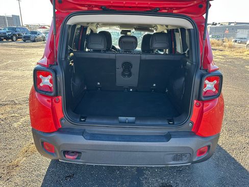 Used 2020 Jeep Renegade Trailhawk w/ Premium Leather Group image 31