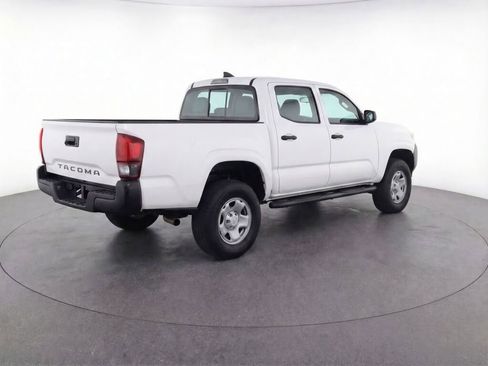 Used 2019 Toyota Tacoma SR image 5