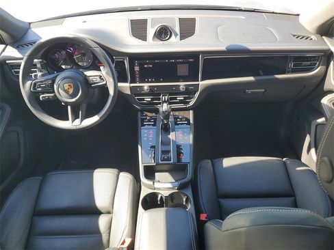 Used 2025 Porsche Macan image 22