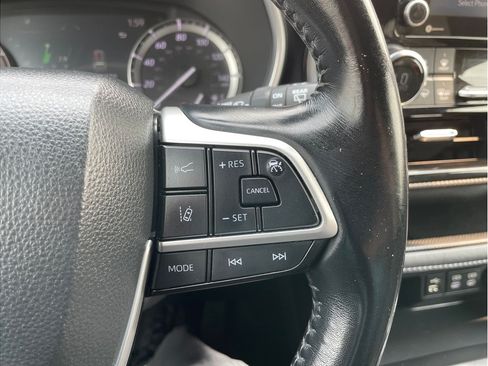 Used 2022 Toyota Highlander XSE AWD/4WD image 27