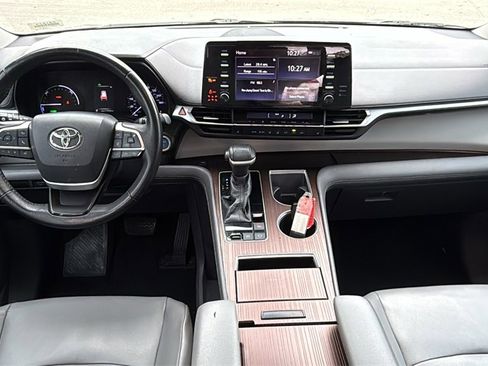 Used 2021 Toyota Sienna XLE image 24